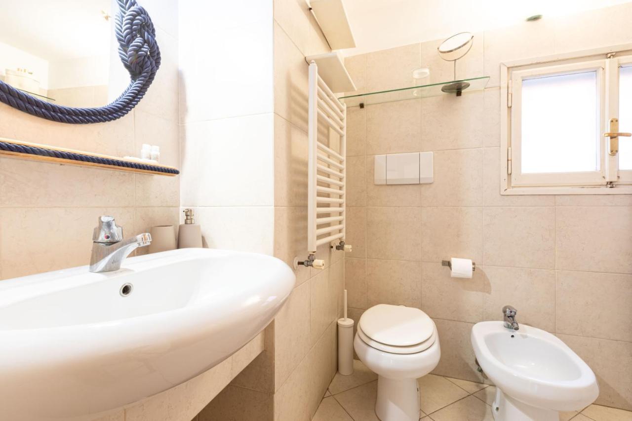 Toniolo Two Bedroom Two Bath ローマ エクステリア 写真